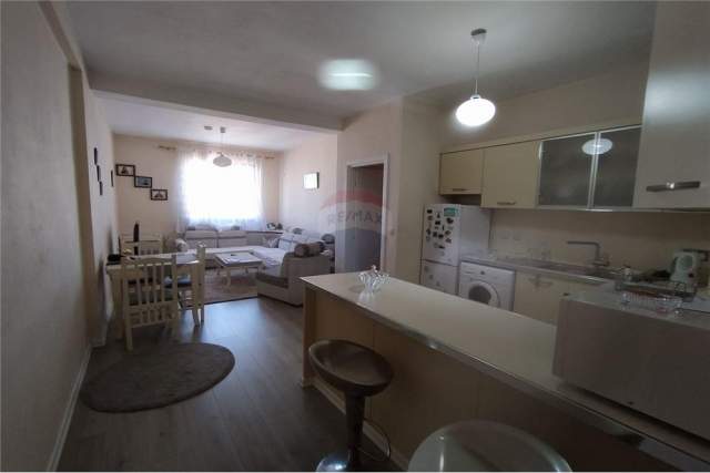 Tirane, shitet apartament 2+1+BLK Kati 5, 89 m² 130.000 Euro (Rruga e Dibres)