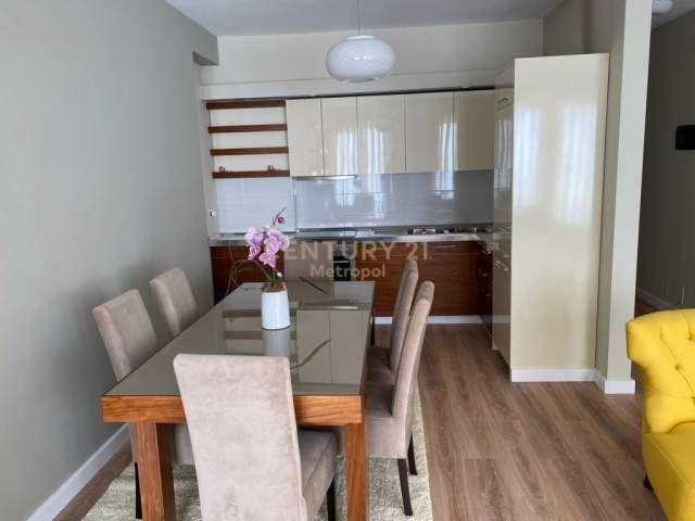 Tirane, jap me qera apartament 3+1+BLK Kati 3, 102 m² 650 Euro (kodra e diellit)