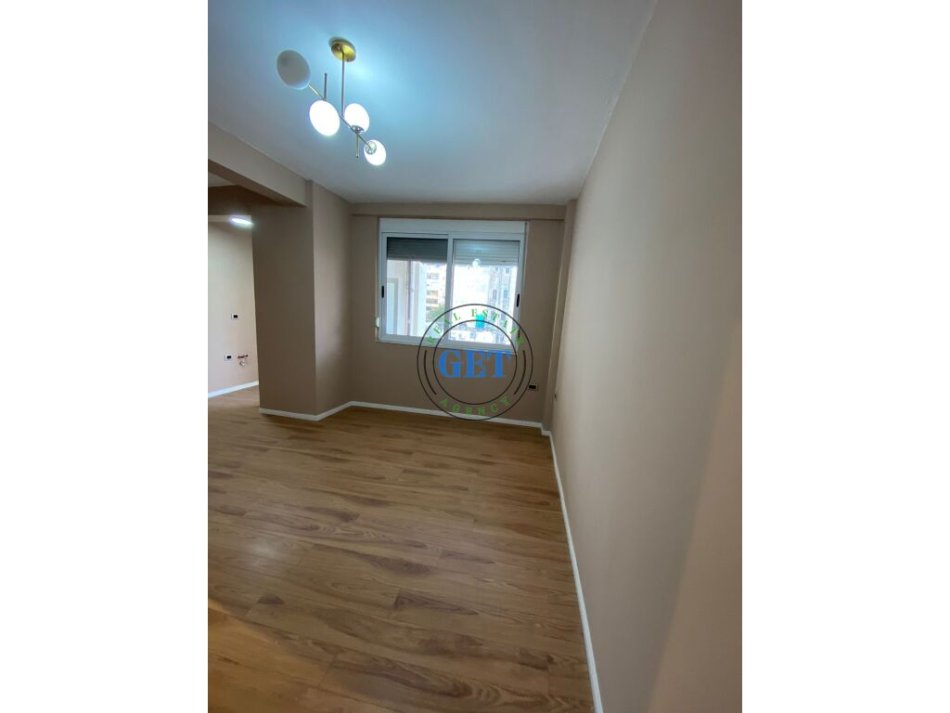 Durres, jepet me qera apartament 2+1+Ballkon Kati 2, 85 m² 400 € (Spitali Rajonal , Durres)