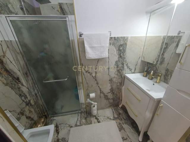 Tirane, shitet apartament 2+1+BLK Kati 3, 150.000 Euro (Mozaiku i Tiranës, 21 Dhjetori)