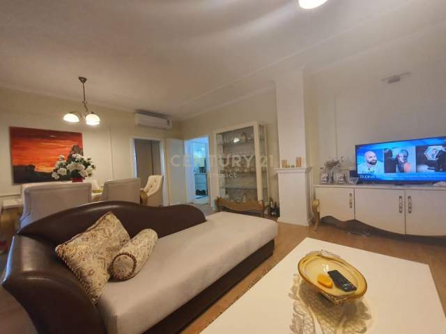 Tirane, shitet apartament 2+1+BLK Kati 3, 150.000 Euro (Mozaiku i Tiranës, 21 Dhjetori)