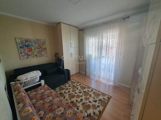 Tirane, SHESIM APARTAMENT 2+1 LUKSOZ , TEK 21 DHJETORI PRANE MOZAIKUT