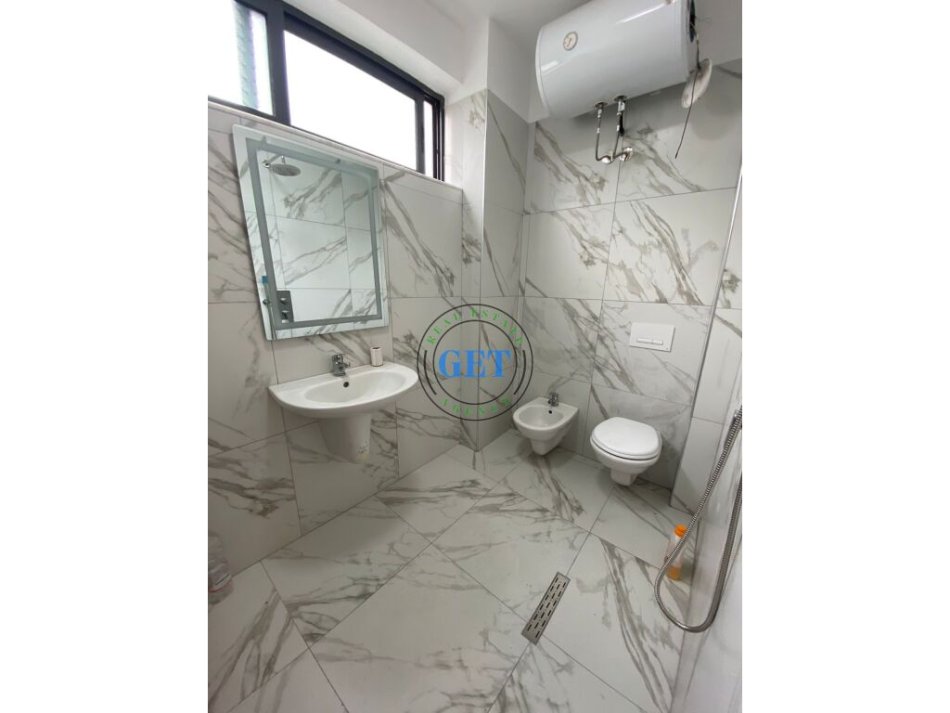 Durres, jepet me qera apartament 2+1+Ballkon Kati 2, 85 m² 400 € (Spitali Rajonal , Durres)