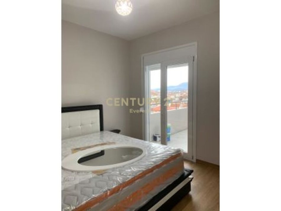 Tirane, jepet me qera apartament 2+1 Kati 6, 115 m² 500 € (pallat i ri tek kthesa e Kamzes,)