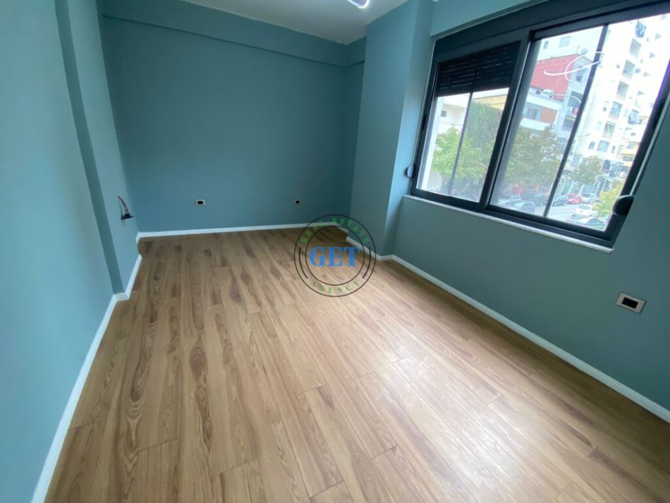 Durres, jepet me qera apartament 2+1 Kati 2, 85 m² 400 € (Spitali)