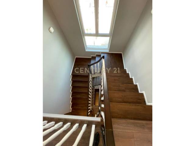 Tirane, jepet me qira vile luksoze 6000 Euro/muaj (AKACIA HILLS REZIDENCE)