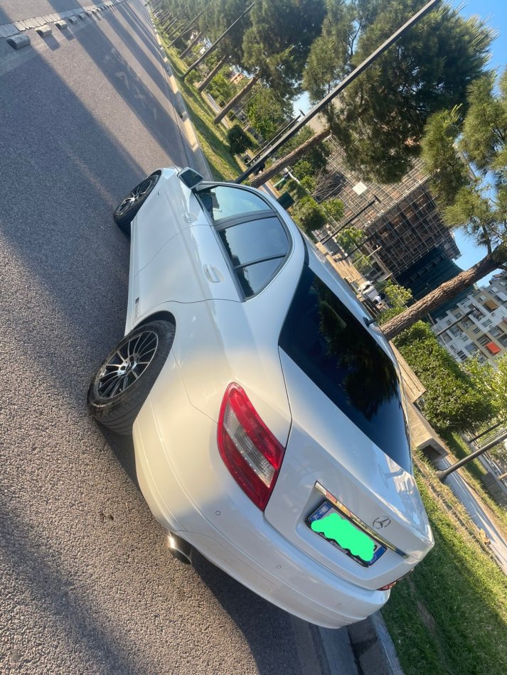 Tirane, shitet makine mercedes benz Nafte, e bardhë manuale Klima 210 km 6.500 €