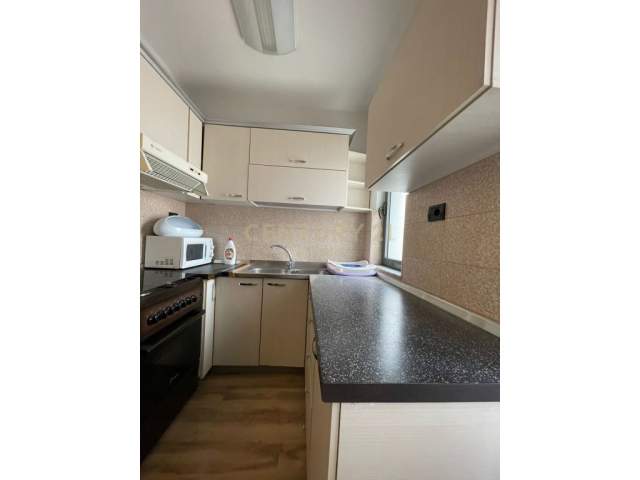 Tirane,JEPET ME QIRA APARTAMENT 2+1 NE QENDER TE TIRANES! 500 Euro