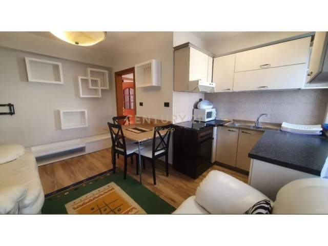 Tirane,JEPET ME QIRA APARTAMENT 2+1 NE QENDER TE TIRANES! 500 Euro