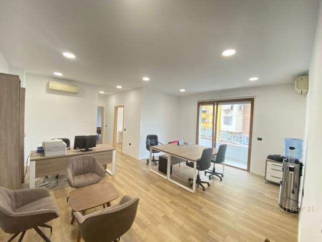 Tirane, Zyre per qira Prane Kompleksit Delijorgji, Kati 2, 100 m² 1.000 Euro (Bulevardi Gjergj Fishta)