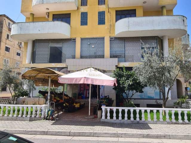 Tirane, jepet me qera ambjent biznesi Kati 4, 1.050 m² 5.000 Euro (Riza Cuka)