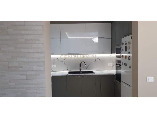 Tirane, shes apartament 2+1+BLK Kati 12, 110 m² 215.000  (Sheshi Skenderbej)