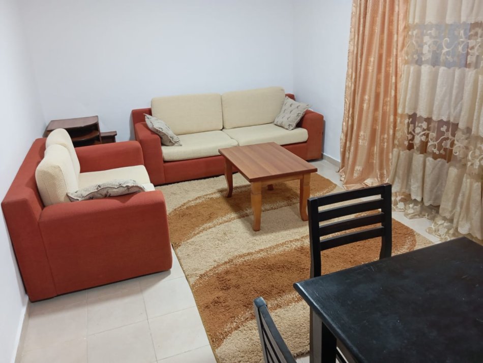 Tirane, jepet me qera apartament 1+1 Kati 1, 63 m² 430 € (21 Dhjetori)