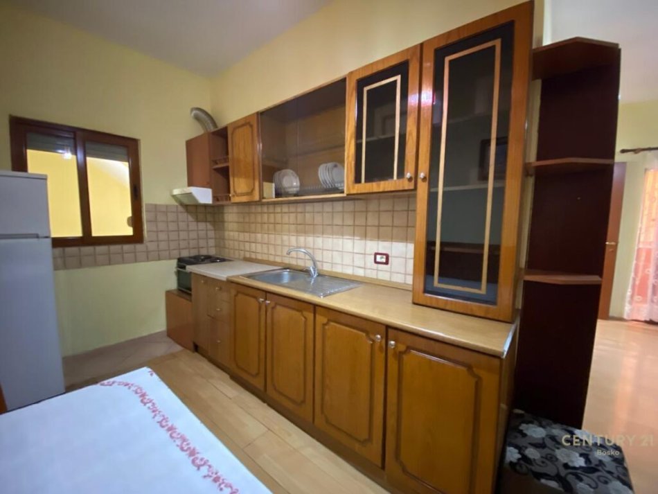 Tirane, jepet me qera 2+1 Kati 2, 500 € (Don Bosko, prane Vizion Plus)
