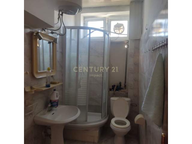 Tirane, shitet apartament 3+1 Kati 2, 127 m² 103.500 Euro (Medreseja)