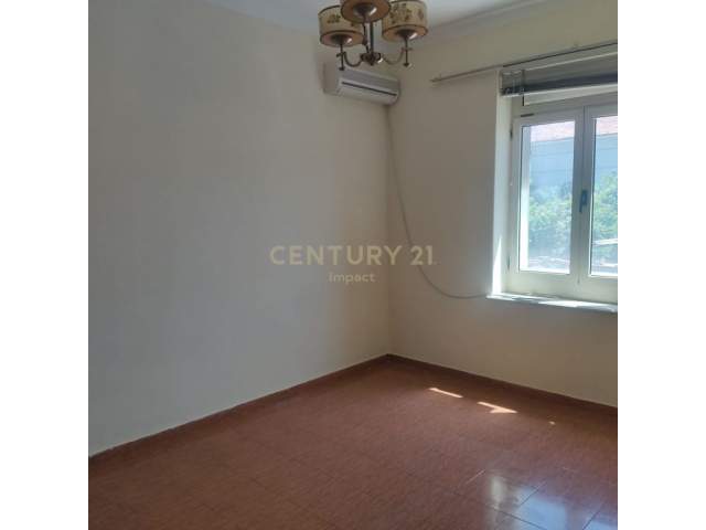 Tirane, shitet apartament 3+1 Kati 2, 127 m² 103.500 Euro (Medreseja)