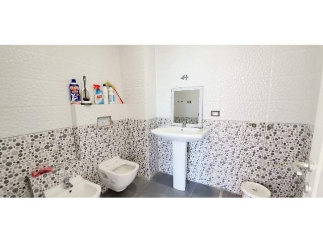 Tirane, SHITET APARTAMENT 2+1+2 PRANE ''TOPTANI SHOPPING CENTER'', 128 m² 195.000 Euro (Jeronim De Rada)