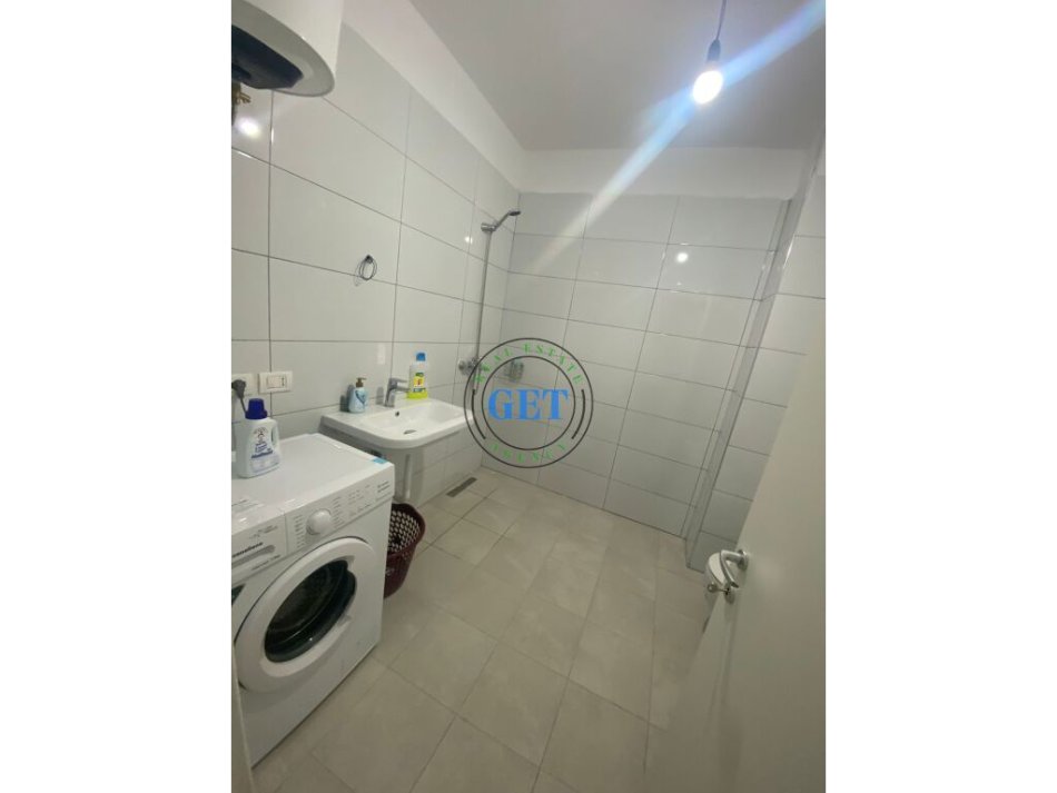 Durres, jepet me qera apartament 2+1 Kati 1, 90 m² 500 € (Stacioni i Trenit)