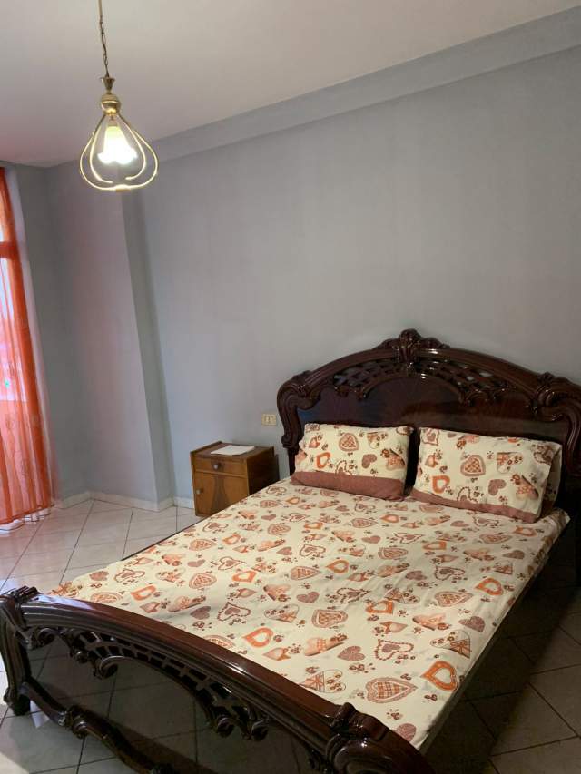 Tirane, jepet me qera apartament 1+1+BLK Kati 5, 70 m² 35.000 Leke (prane Intesa Bank)