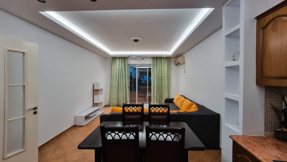 Tirane, jepet me qera apartament 2+1 Kati 1, 94 m² 400 € (Fresk)