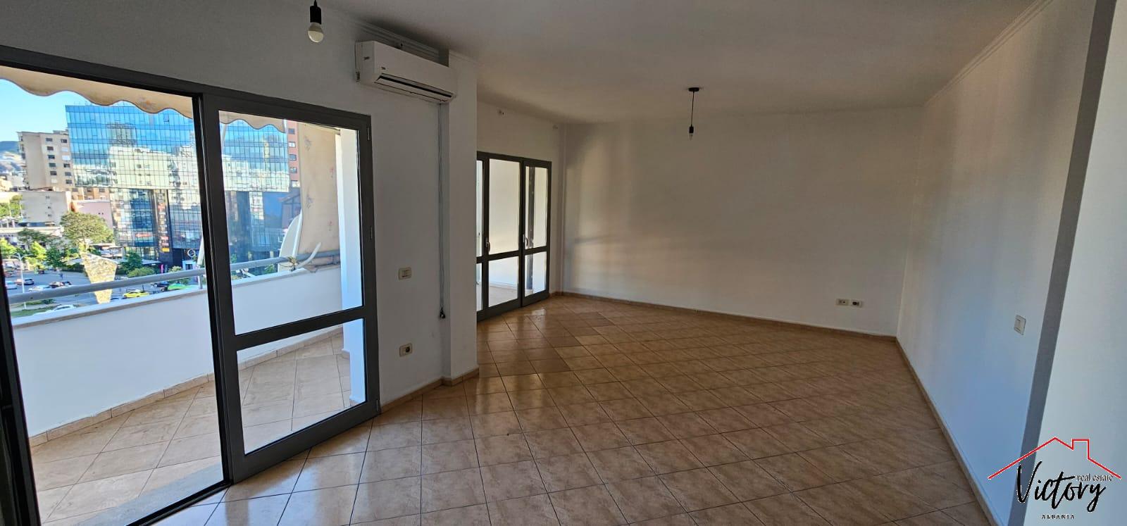 ,Apartament 2+1 2 per qira tek Zogu i Zi, i pozicionuar perballe Ring Center.