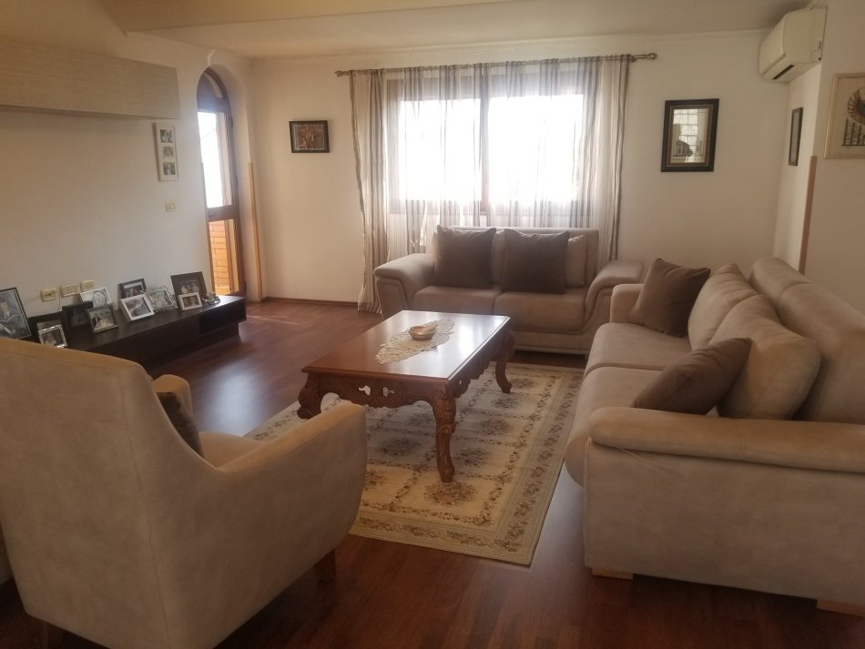 Tirane, shitet Vile 3 Katshe Kati 3, 430 m² 429.000 € (Prane Restorant Freskut)