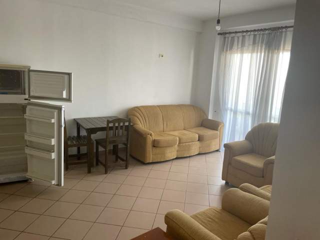 Tirane, jepet me qera apartament 2+1+BLK Kati 4, 100 m² 30.000 Leke (Fresku)
