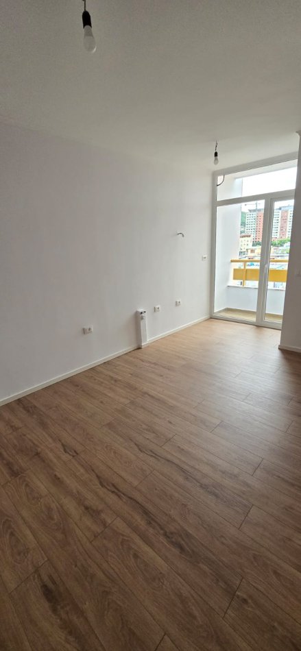 Tirane, shitet apartament 1+1+Ballkon , 115.000 € 