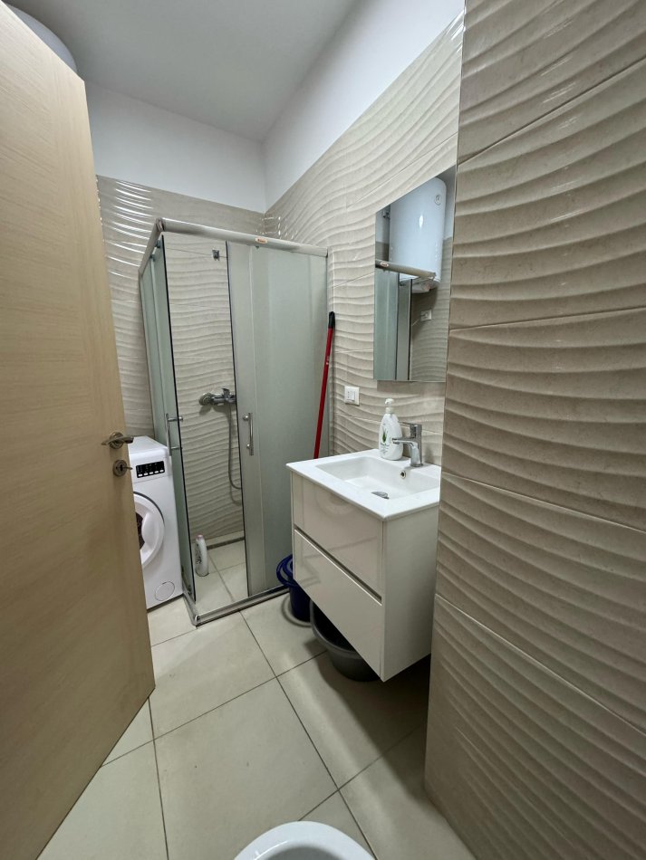 Tirane, jepet me qera apartament 1+1 Kati 6, 70 m² 500 € (rruga e dibres)