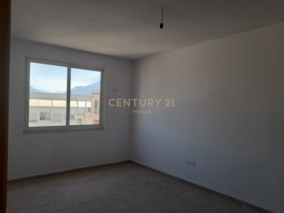 Tirane, shitet (edhe me kredi) apartament 2+1+Ballkon Kati 8, (në zonën e Astirit, prane Kompleksit Fratari)