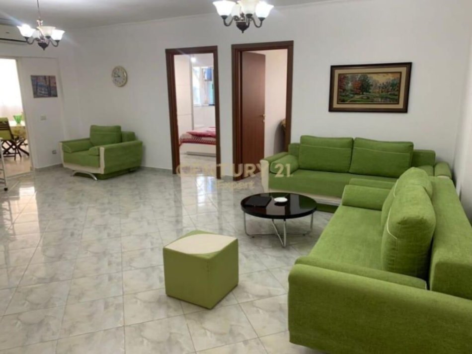 Tirane, shitet 3+1+Ballkon Kati 1, (Laprake, rruga Dritan Hoxha)