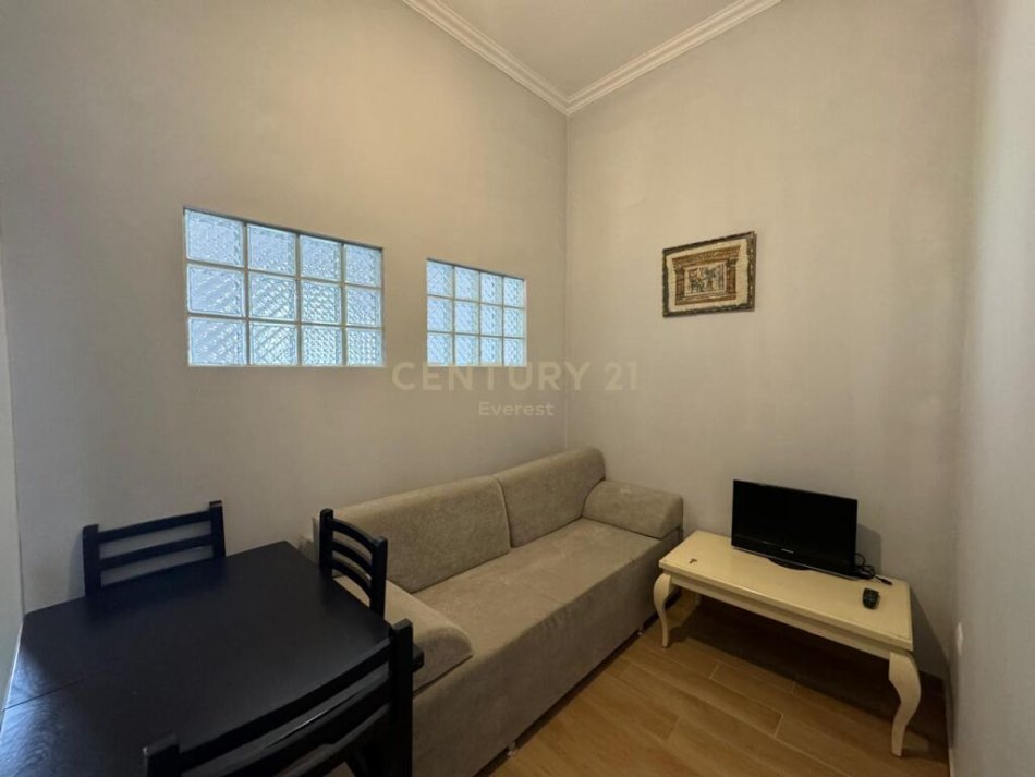 Tirane, shitet 1+1+Ballkon Kati 3, 100.000 € (prane sheshit Willson)