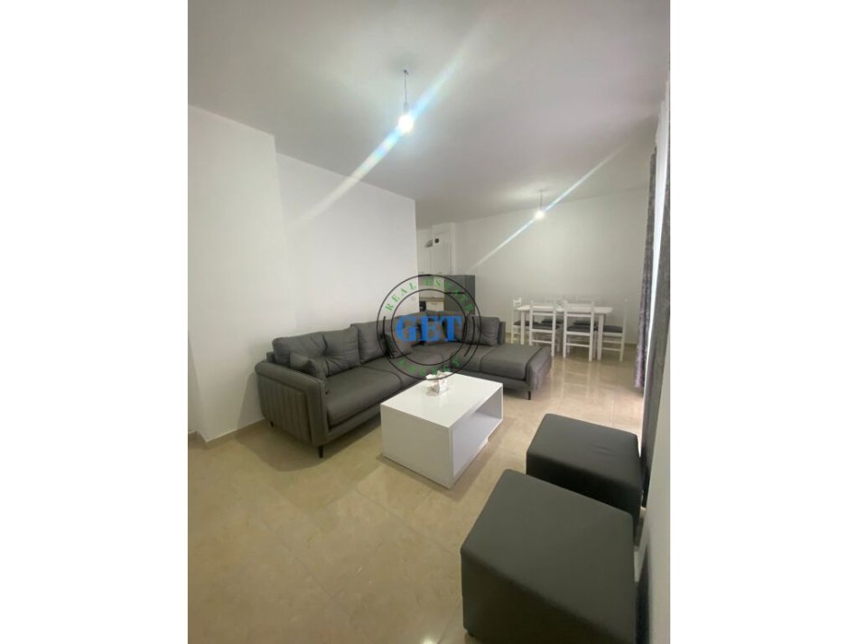 Durres, jepet me qera apartament 2+1 Kati 1, 90 m² 500 € (Stacioni i Trenit)