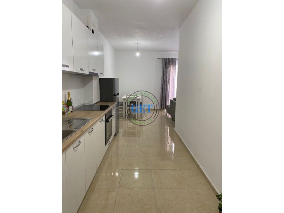 Durres, jepet me qera apartament 2+1 Kati 1, 90 m² 500 € (Stacioni i Trenit)