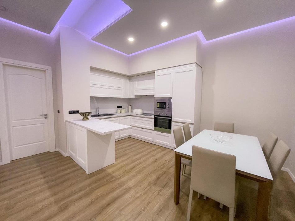 Tirane, jepet me qera apartament 2+1 Kati 2, 120 m² 1.200 € (PAZARI I RI)