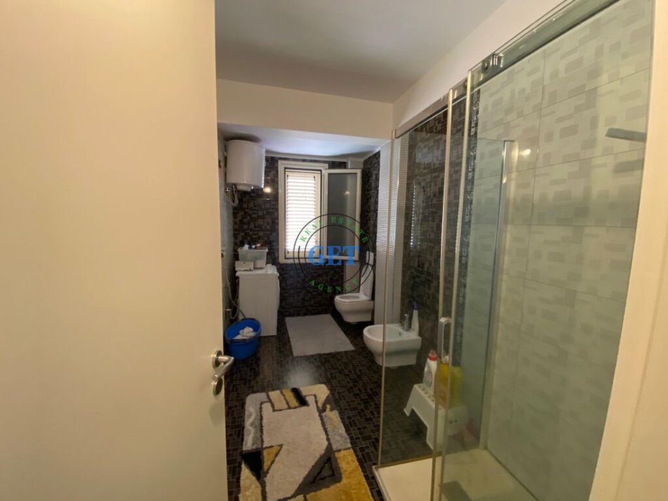 Durres, shitet apartament 3+1 , 210.000 Euro,165 m² (Stadiumi)