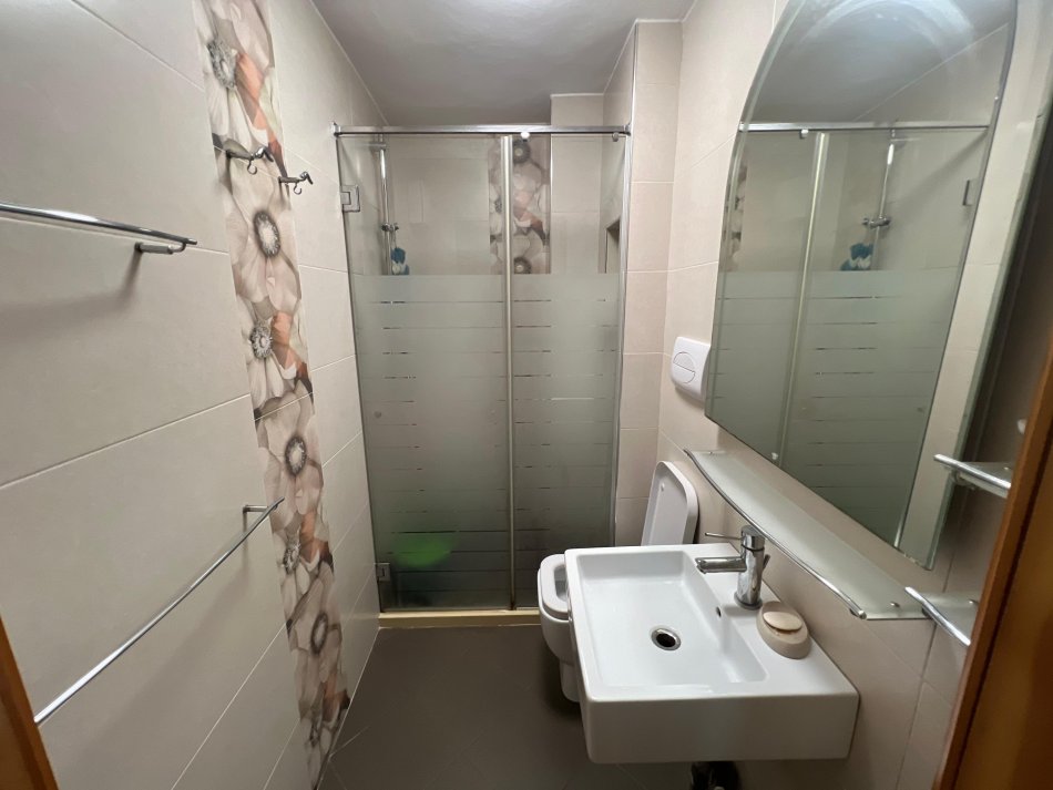 Tirane, jepet me qera apartament 3+1 Kati 3, 105 m² 650 € (rruga e kavajes)