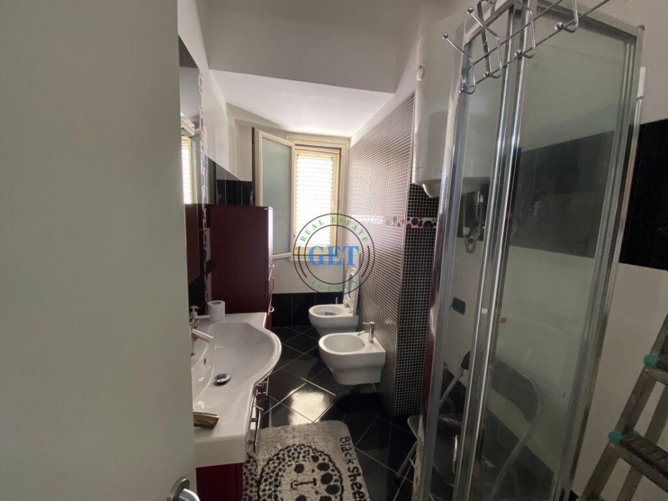 Durres, shitet apartament 3+1 , 210.000 Euro,165 m² (Stadiumi)