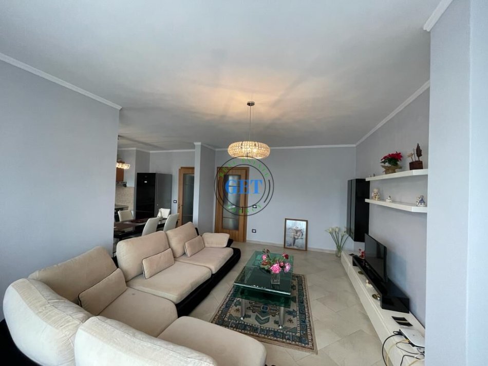 Durres, jepet me qera apartament 2+1 Kati 6, 120 m² 650 € (Vollga)