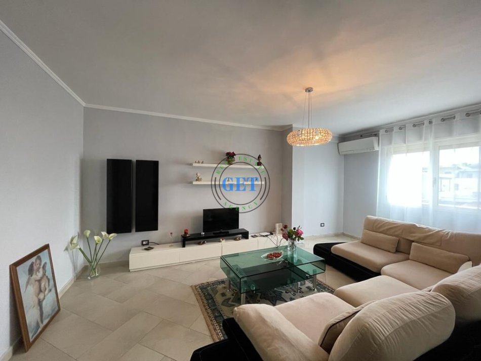 Durres, jepet me qera apartament 2+1 Kati 6, 120 m² 650 € (Vollga)