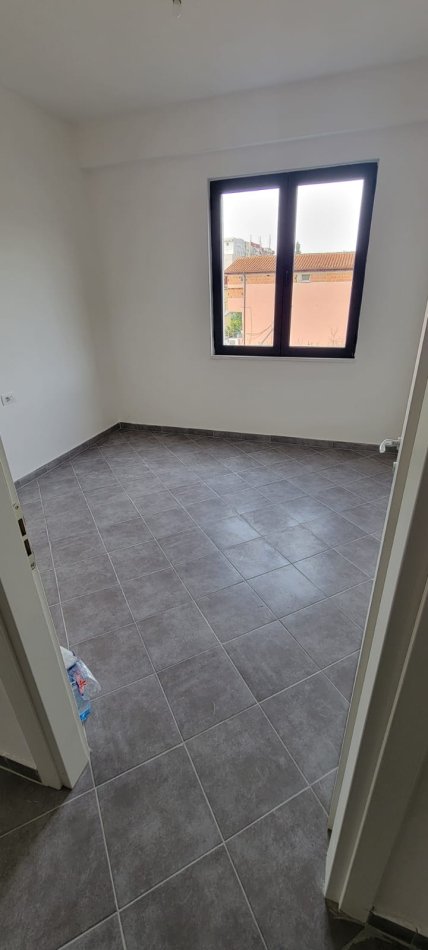 Tirane, jepet me qera ambjent 92 m² 750 Euro