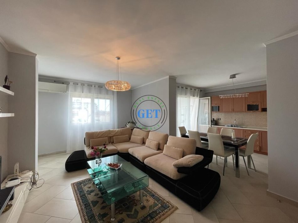Durres, jepet me qera apartament 2+1 Kati 6, 120 m² 650 € (Vollga)