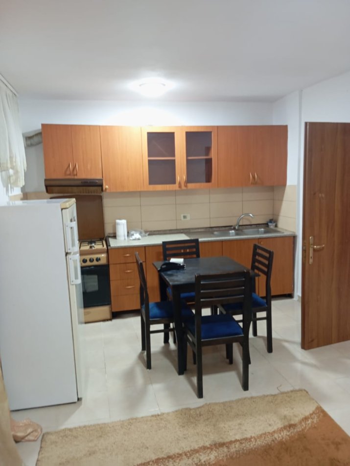 Tirane, jepet me qera apartament 1+1 Kati 1, 63 m² 430 € (21 Dhjetori)
