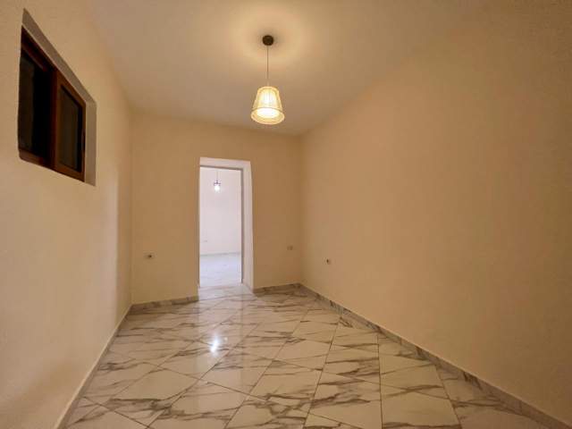 Tirane, jepet me qera apartament 4+1 Kati 2, 110 m² 350 Euro (rruga dibres)