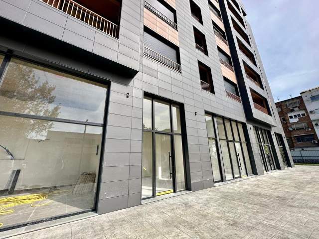 Tirane, jap me qera ambjent biznesi Kati 0, 22 m² 400 Euro (Tefta Tashko koco)