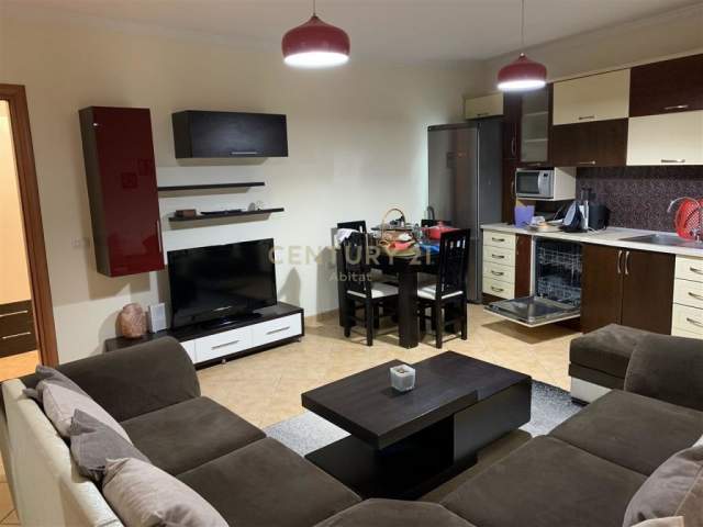 Tirane, shes apartament 2+1+BLK Kati 3, 90 m² 155.000 Euro (Prane maternitetit te ri)