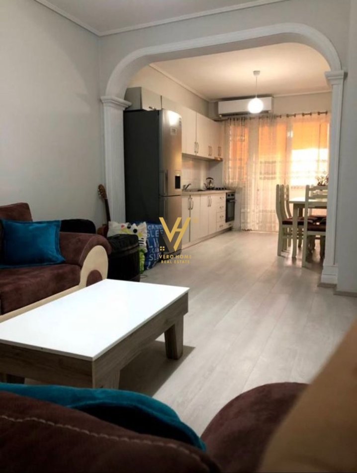Tirane, jepet me qera apartament 1+1+Ballkon Kati 3, 60 m² 550 € (NISHARAKU)