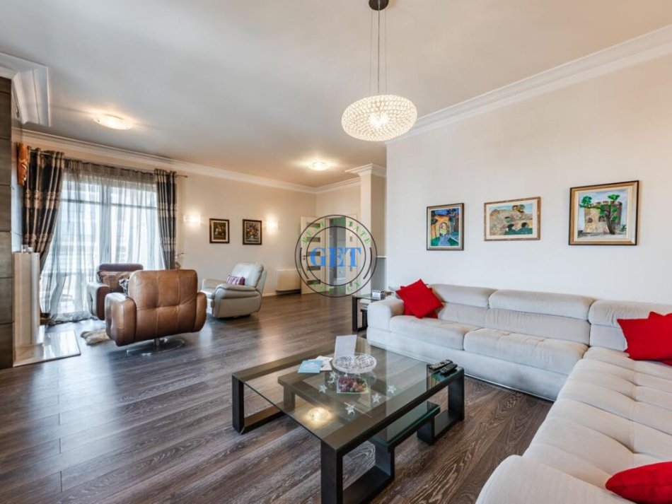 Durres, shitet apartament duplex 3+1+Ballkon Kati 8, 290 m² (Pallati Sportit)