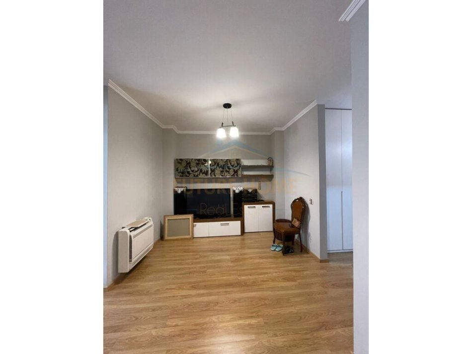 Tirane, shitet apartament 1+1+VERANDE Kati 9, 72 m² 150.000 € (Medar Shtylla Komuna e Parisit) 0694738665