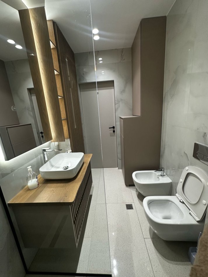 Tirane, jepet me qera apartament 2+1+Ballkon Kati 2, 81 m² 700 € (Rruga Mergimi)